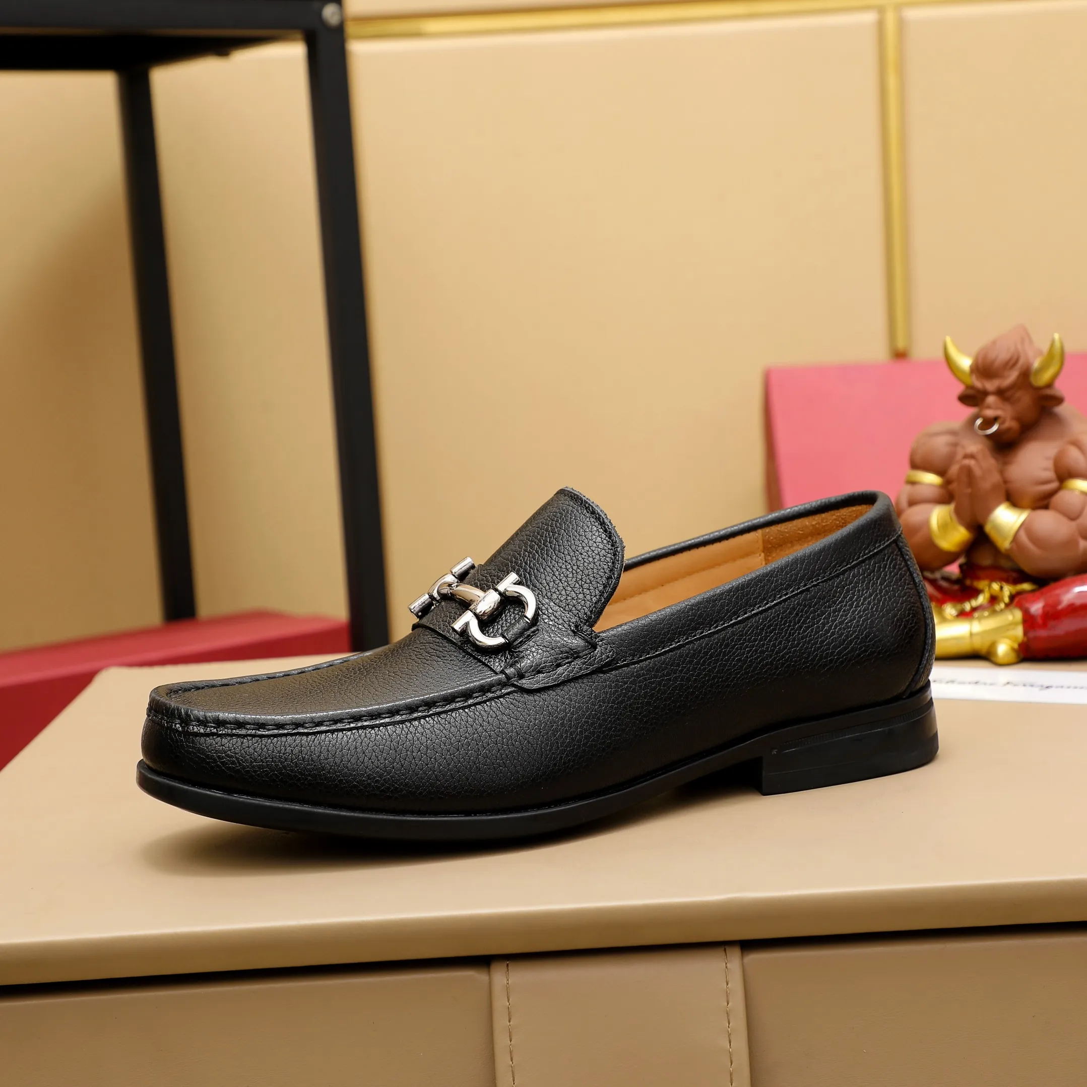 Men's clothing and shoes 💰460 🔥Ferragamo's new men's casual slip-on shoes🇨🇳Official website original 1:1 mold opening, original quality💯Fine workmanship, high-end luxury☘The upper is made of imported Italian first-layer cowhide🌴Luxury🐂leather lining🍓Rubber wear-resistant and non-slip outsole, breathable and comfortable to wear🍍The first choice for high-end men, black, size 38-45